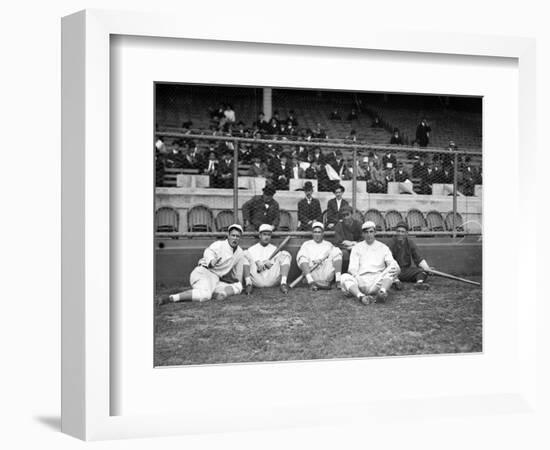 NY Giants and Cincinnati Reds Players, Baseball Photo - New York, NY-Lantern Press-Framed Art Print