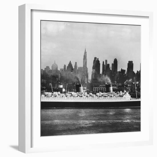 Oceanliner 'Queen Elizabeth' on the Hudson River-Andreas Feininger-Framed Photographic Print