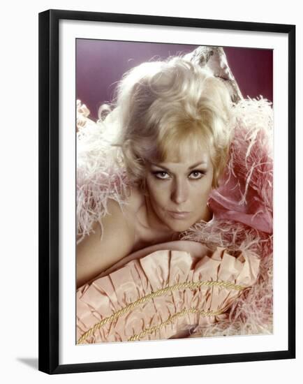 OF HUMAN BONDAGE, 1964 directed by KEN HUGHES Kim Novak (photo)-null-Framed Photo