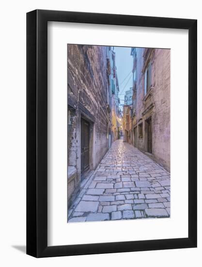 Old Town Alley-Rob Tilley-Framed Photographic Print