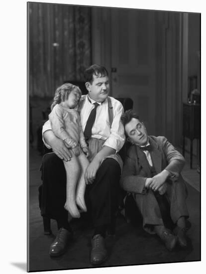 Oliver Hardy, Stan Laurel, Jacquie Lyn, Pack Up Your Troubles, 1932-null-Mounted Photographic Print