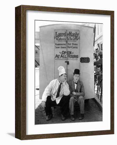 Oliver Hardy, Stan Laurel, Pack Up Your Troubles, 1932-null-Framed Photographic Print