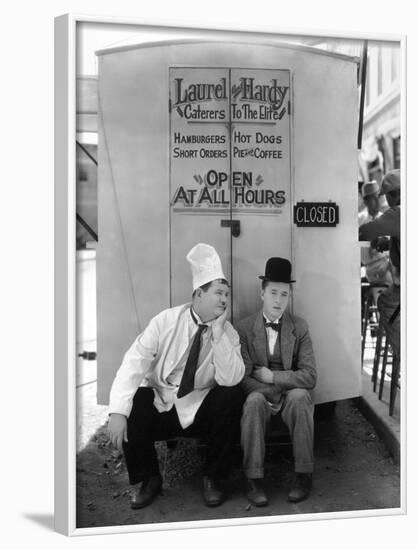 Oliver Hardy, Stan Laurel, Pack Up Your Troubles, 1932-null-Framed Photographic Print