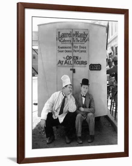 Oliver Hardy, Stan Laurel, Pack Up Your Troubles, 1932-null-Framed Photographic Print