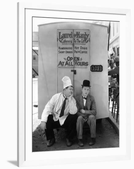 Oliver Hardy, Stan Laurel, Pack Up Your Troubles, 1932-null-Framed Photographic Print