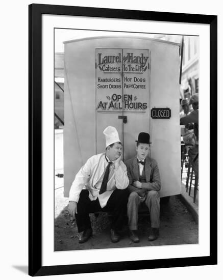 Oliver Hardy, Stan Laurel, Pack Up Your Troubles, 1932-null-Framed Photographic Print