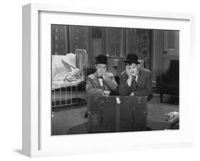 Oliver Hardy, Stan Laurel, Pack Up Your Troubles, 1932-null-Framed Photographic Print