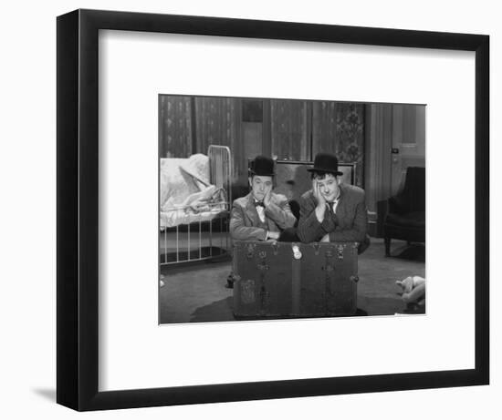 Oliver Hardy, Stan Laurel, Pack Up Your Troubles, 1932-null-Framed Photographic Print