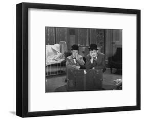 Oliver Hardy, Stan Laurel, Pack Up Your Troubles, 1932-null-Framed Photographic Print