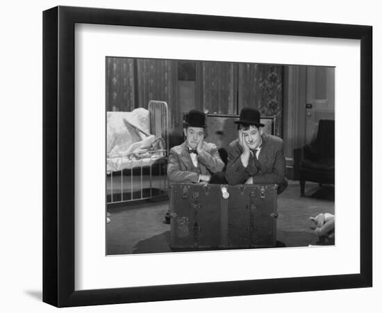 Oliver Hardy, Stan Laurel, Pack Up Your Troubles, 1932-null-Framed Photographic Print