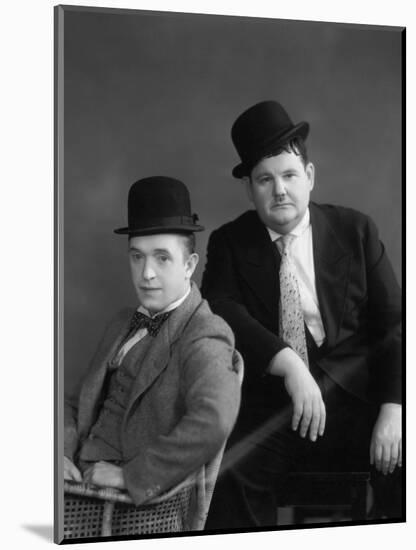 Oliver Hardy, Stan Laurel-null-Mounted Photographic Print