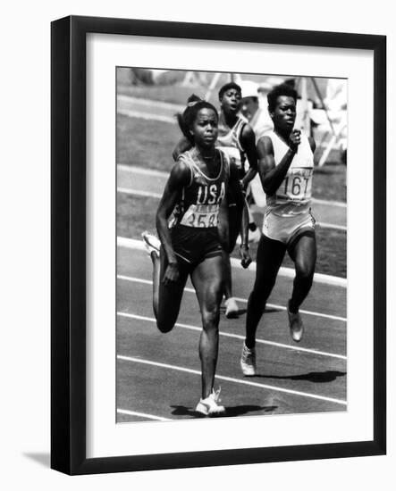 Olympic Games in Los Angeles, 1984 : American Evelyn Ashford Winning the 100M, on R : Heather Oaks-null-Framed Photo