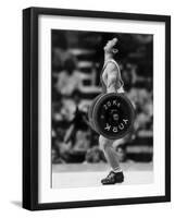 Olympic Games in Los Angeles, 1984 : Weightlifting: Chinese Wu Shude July 30, 1984-null-Framed Photo