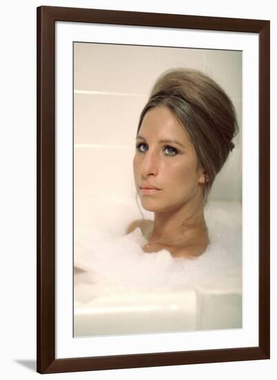 On s'fait la valise Docteur ? WHAT'S UP, DOC? by Peter Bogdanovich with Barbra Streisand, 1972 (pho-null-Framed Photo