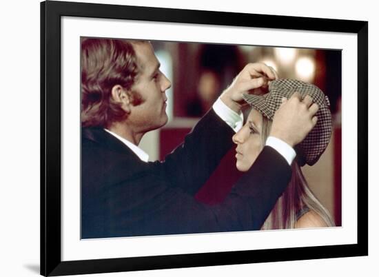 On s'fait la valise Docteur ? WHAT'S UP, DOC? by Peter Bogdanovich with Barbra Streisand and Ryan O-null-Framed Photo