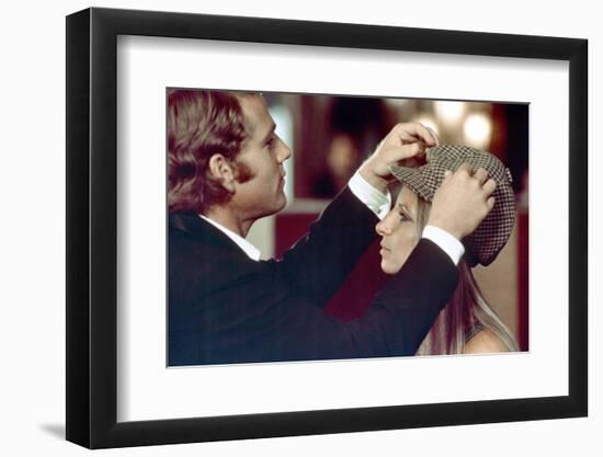 On s'fait la valise Docteur ? WHAT'S UP, DOC? by Peter Bogdanovich with Barbra Streisand and Ryan O-null-Framed Photo