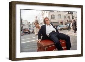 On s'fait la valise Docteur ? WHAT'S UP, DOC? by Peter Bogdanovich with Barbra Streisand and Ryan O-null-Framed Photo