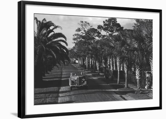 On The Avenue-Philip Gendreau-Framed Giclee Print