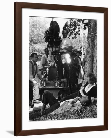 On the set of film ROCCO and SES FRERES, Luchino Visconti directs Renato Salvatori and Annie Girard-null-Framed Photo