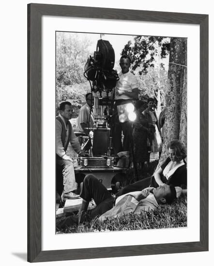 On the set of film ROCCO and SES FRERES, Luchino Visconti directs Renato Salvatori and Annie Girard-null-Framed Photo