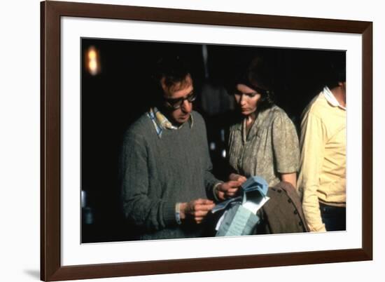 On the set, Woody Allen directs Mia Farrow. PURPLE ROSE OF CAIRO, 1985 directed by WOOD Y ALLEN (ph-null-Framed Photo