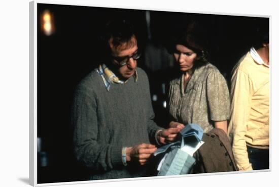 On the set, Woody Allen directs Mia Farrow. PURPLE ROSE OF CAIRO, 1985 directed by WOOD Y ALLEN (ph-null-Framed Photo