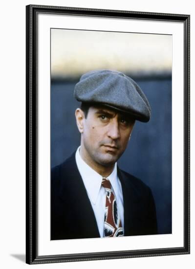 ONCE UPON A TIME IN AMERICA, 1984 directed by SERGIO LEONE Robert by Niro (photo)-null-Framed Photo