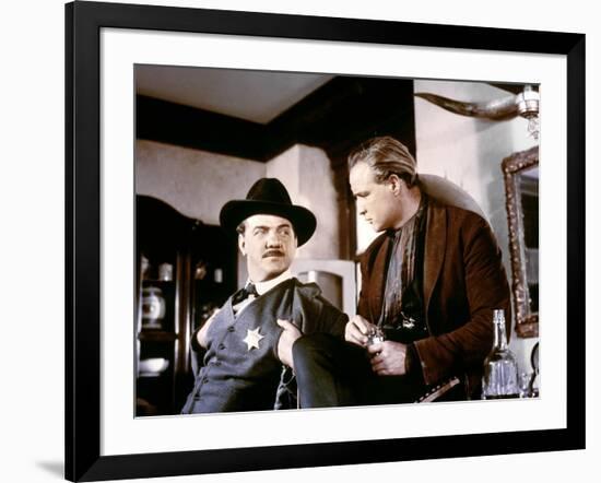 ONE-EYED JACKS, 1961 directed by MARLON BRANDO Karl Malden and Marlon Brando (photo)-null-Framed Photo