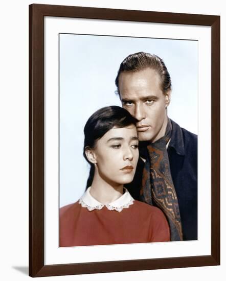 ONE-EYED JACKS, 1961 directed by MARLON BRANDO Pina Pellicer and Marlon Brando (photo)-null-Framed Photo