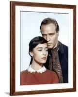 ONE-EYED JACKS, 1961 directed by MARLON BRANDO Pina Pellicer and Marlon Brando (photo)-null-Framed Photo