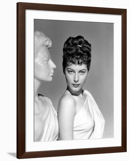 ONE TOUCH OF VENUS, 1948 directed by WILLIAM A. SEITER Ava Gardner (b/w photo)-null-Framed Photo