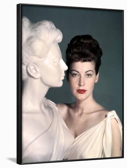 ONE TOUCH OF VENUS, 1948 directed by WILLIAM A. SEITER Ava Gardner (photo)-null-Framed Photo