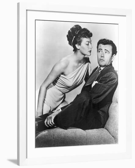 ONE TOUCH OF VENUS, 1948 directed by WILLIAM A. SEITER Ava Gardner / Robert Walker (b/w photo)-null-Framed Photo