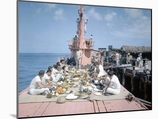 Operation Petticoat (photo)-null-Mounted Photo