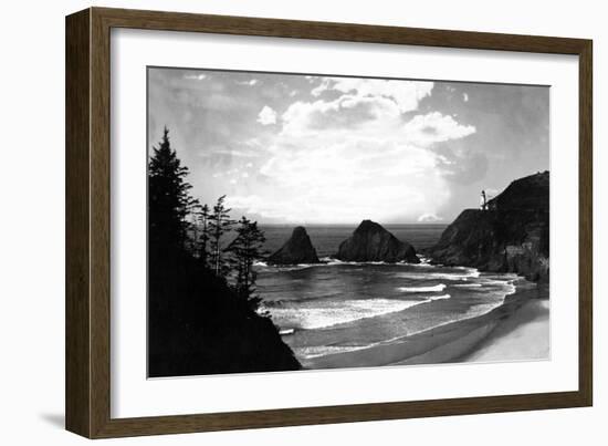 Oregon - Coastal Highway View of Heceta Head Lighthouse-Lantern Press-Framed Art Print