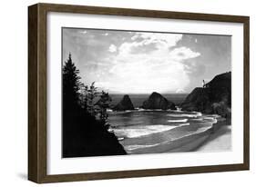 Oregon - Coastal Highway View of Heceta Head Lighthouse-Lantern Press-Framed Art Print