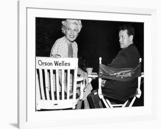 Orson Welles and Rita Hayworth pendant le tournage du film La Dame by Shanghai THE LADY FROM SHANGH-null-Framed Photo
