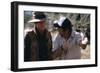 OUT OF AFRICA, 1985 directed by SYDNEY POLLACK On the set, Sydney Pollack directs Rober Redford (ph-null-Framed Photo