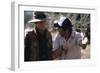 OUT OF AFRICA, 1985 directed by SYDNEY POLLACK On the set, Sydney Pollack directs Rober Redford (ph-null-Framed Photo