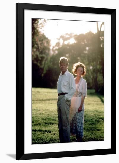 Out of Africa by Sydney Pollack with Robert Redford and Meryl Streep, 1985 (photo)-null-Framed Photo