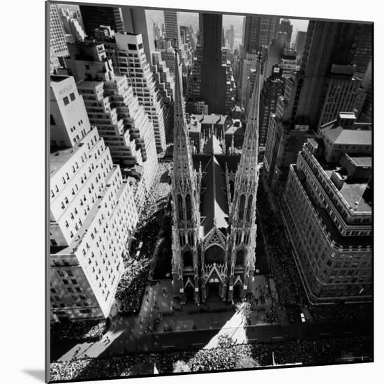 Outside St. Patricks Cathedral During Pope Paul VI's Visit-Michael Rougier-Mounted Premium Photographic Print