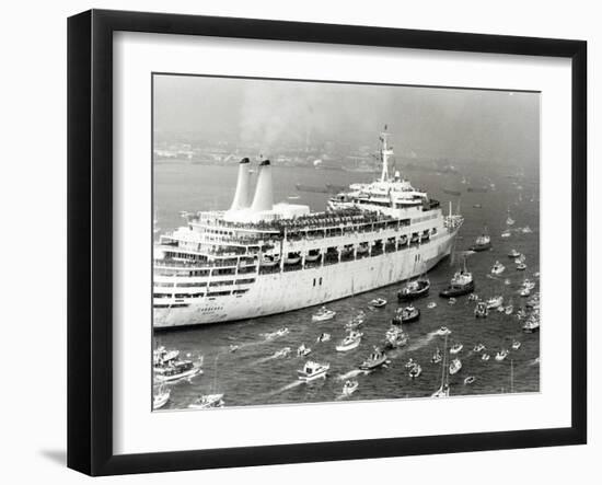 P&O Cruise Ship Canberra Returns to Southampton Water after Service in the Falklands War, July 1982-null-Framed Photographic Print