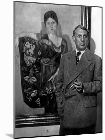 Pablo Picasso-null-Mounted Photo