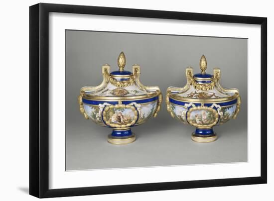 Paire de vases couverts, cassolette Bachelier dit aussi cassolette à festons ; fond bleu de four,-null-Framed Giclee Print