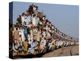 Pakistani Sunni Muslims Return Back to their Homes after Attending an Annual Religious Congregation-null-Stretched Canvas
