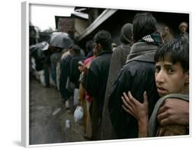 Pakistanis Wait in Line to Receive Food as Aid-null-Framed Photographic Print