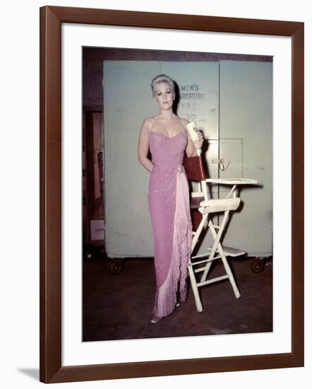 PAL JOEY, 1957 directed by GEORGE SIDNEY On the set, Kim Novak (photo)-null-Framed Photo