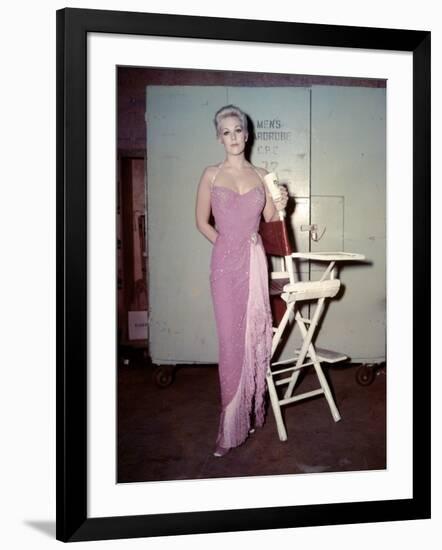 PAL JOEY, 1957 directed by GEORGE SIDNEY On the set, Kim Novak (photo)-null-Framed Photo