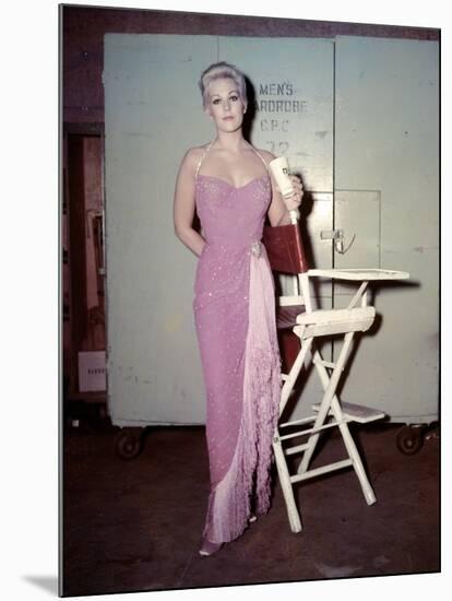 PAL JOEY, 1957 directed by GEORGE SIDNEY On the set, Kim Novak (photo)-null-Mounted Photo