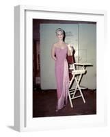 PAL JOEY, 1957 directed by GEORGE SIDNEY On the set, Kim Novak (photo)-null-Framed Photo